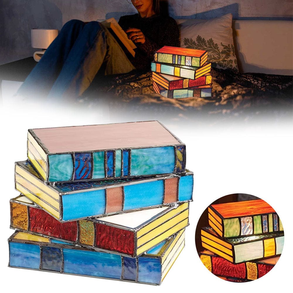Lampe en vitrail de livres superposés