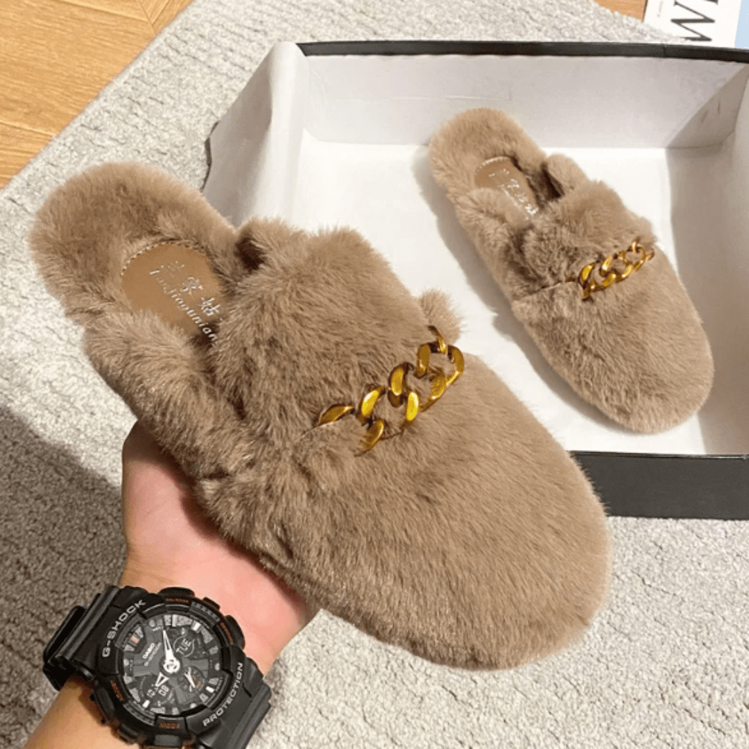 Ultra-comfortable fur slippers for women