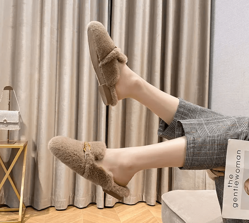 Ultra-comfortable fur slippers for women